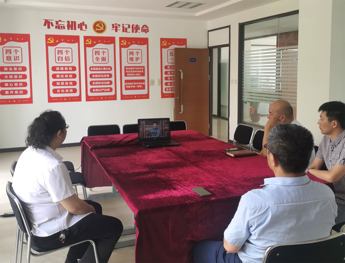 Branch organized party members to watch the centennial celebration of the founding of the Party and (图1)